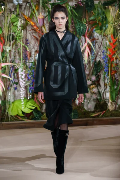 Look 3